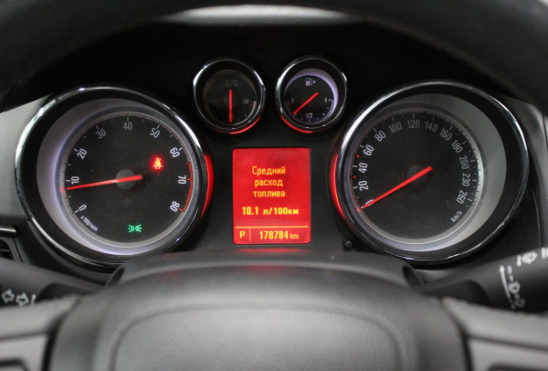 Opel Zafira 2013 года с пробегом 178 781 км, фото 19