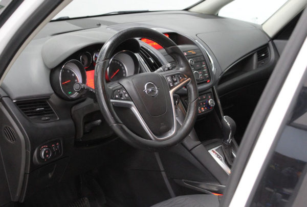 Opel Zafira 2013 года с пробегом 178 781 км, фото 24